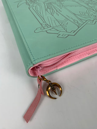 Farra, the White Wolf Limited 9-Pocket Authentic Leather Trading Card Binder